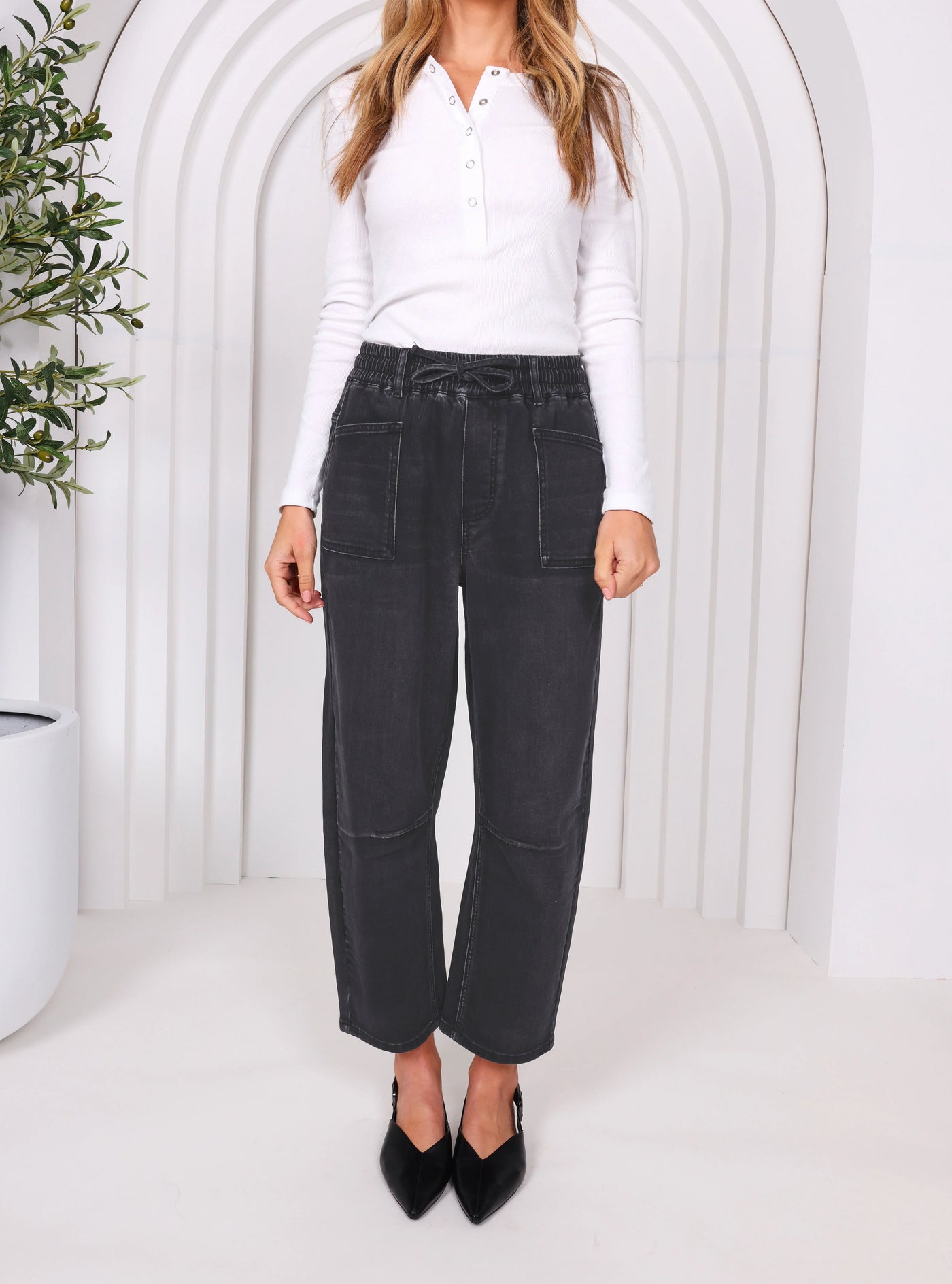 Leo Barrel Jeans- Black