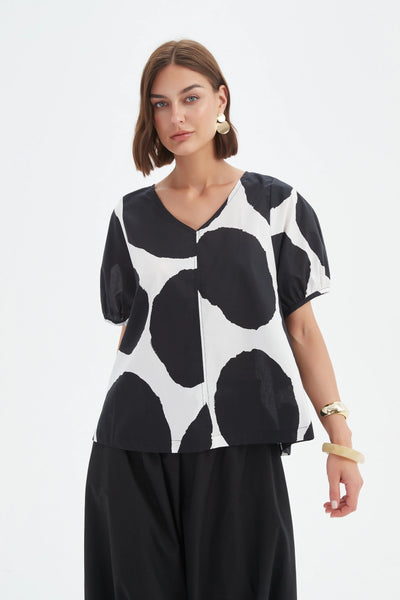 V Neck Bishop Sleeve Poplin Top- Black/White Spot