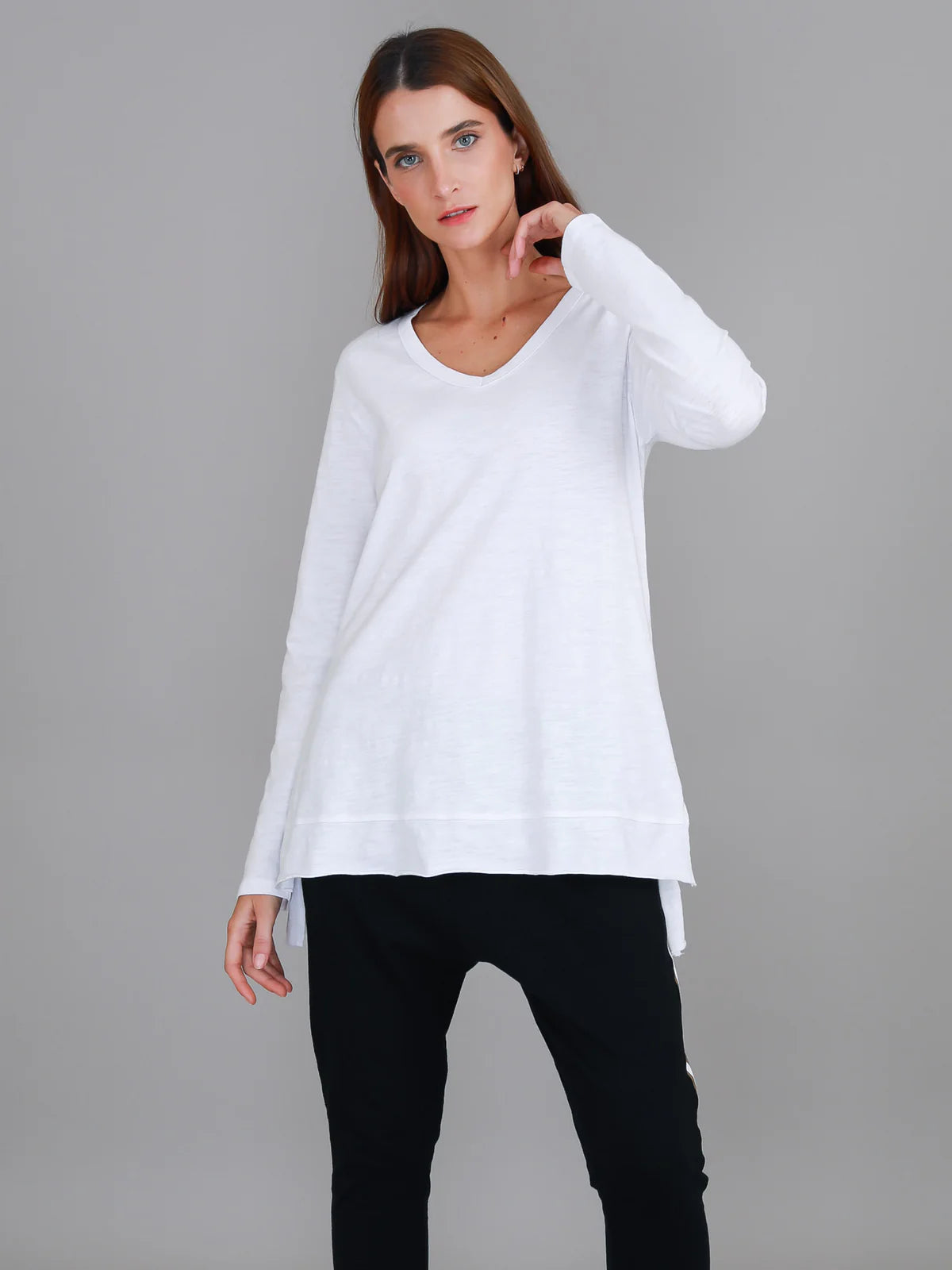 Barwon V Neck LS Tee- White